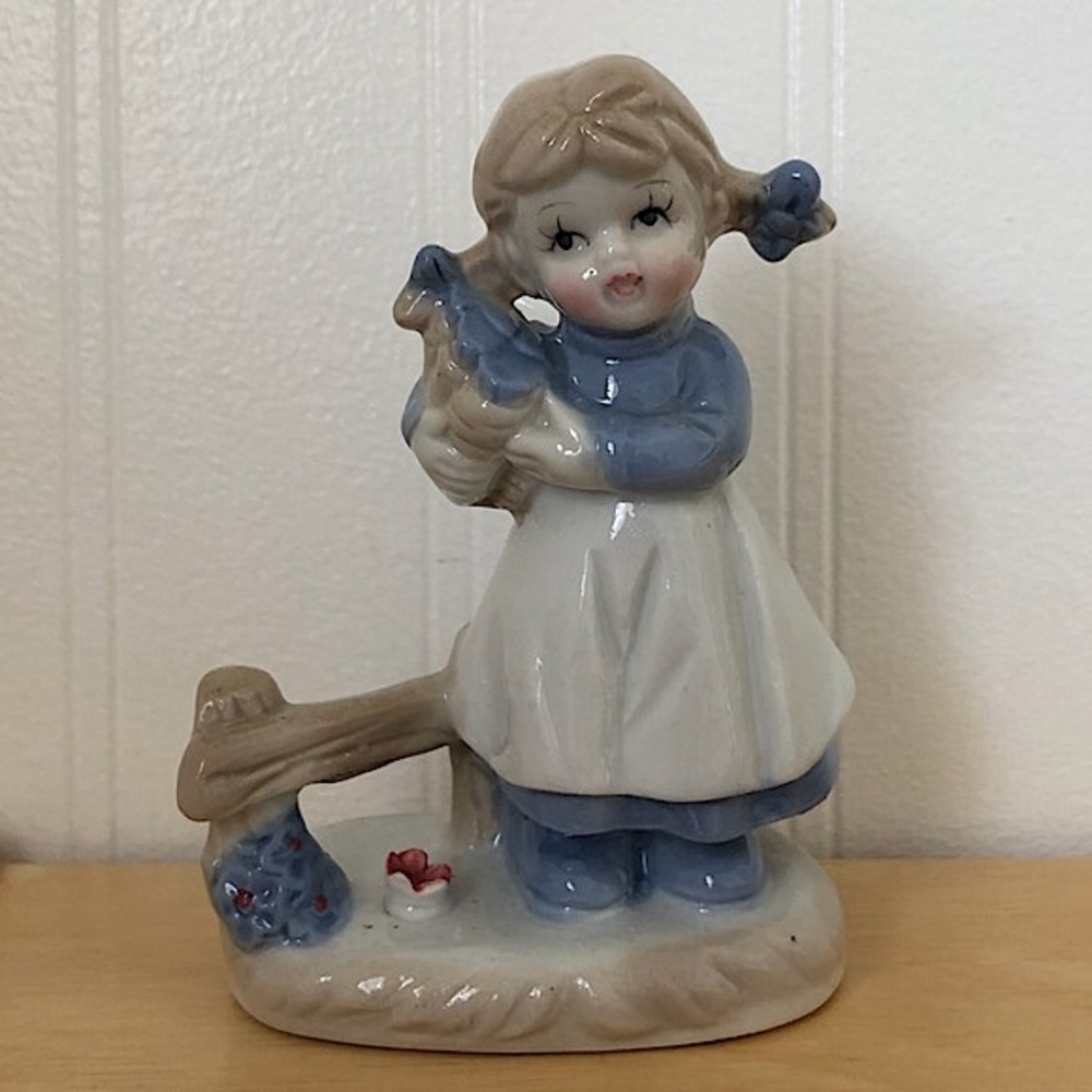 Porcelain Pigtails Girl Flower Basket Blue & White Lego Japan Porcelain VNTG EUC